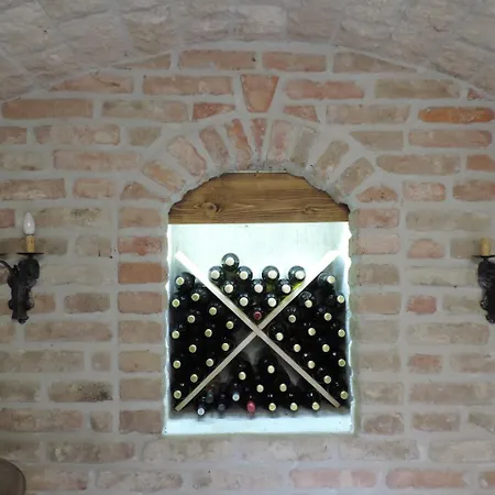 Mons Villa *